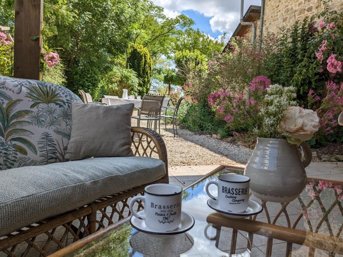 3 Self-Contained Gites With Pool And Games Room Saint-Georges-de-Noisné Exteriér fotografie