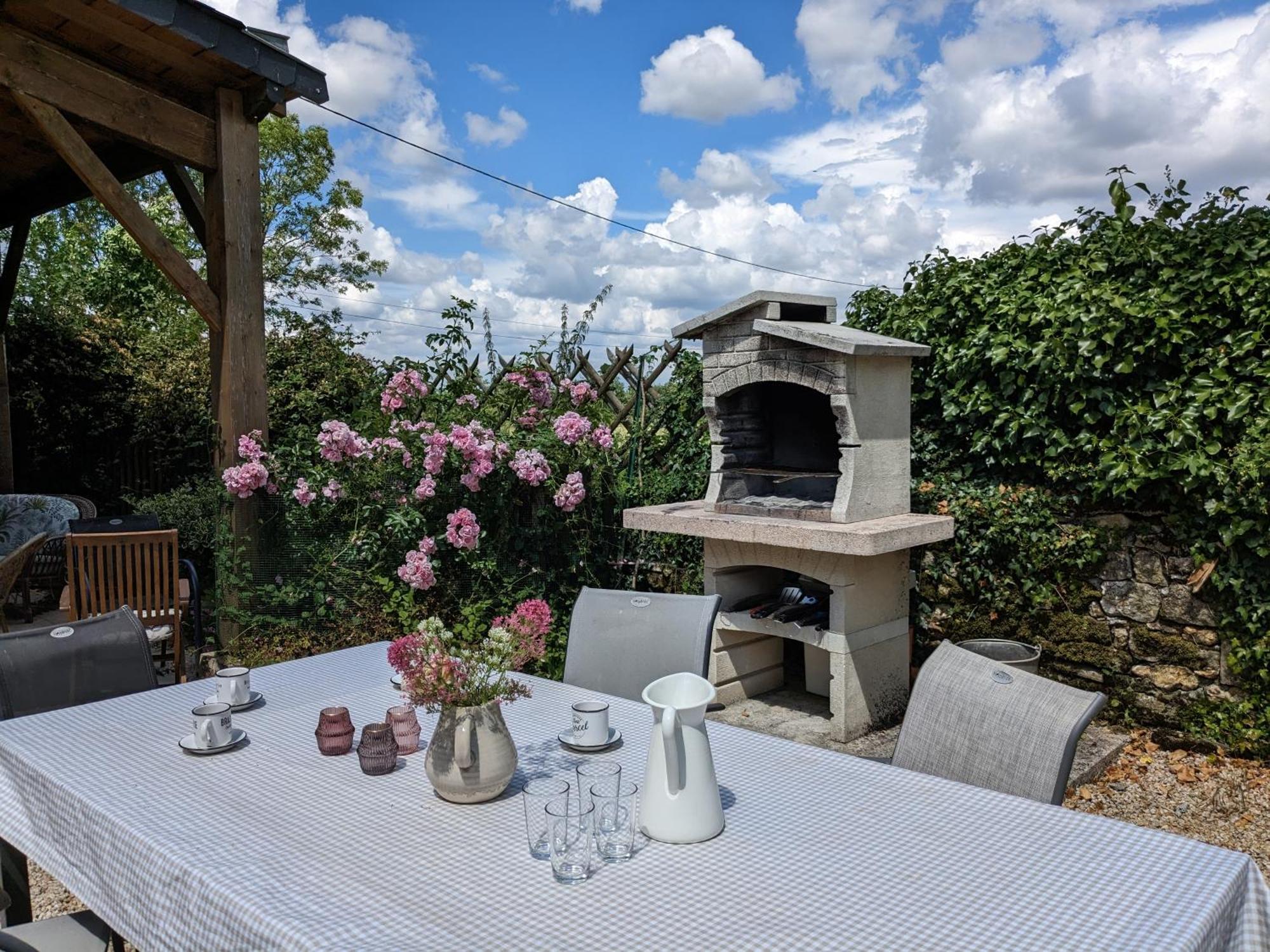3 Self-Contained Gites With Pool And Games Room Saint-Georges-de-Noisné Exteriér fotografie
