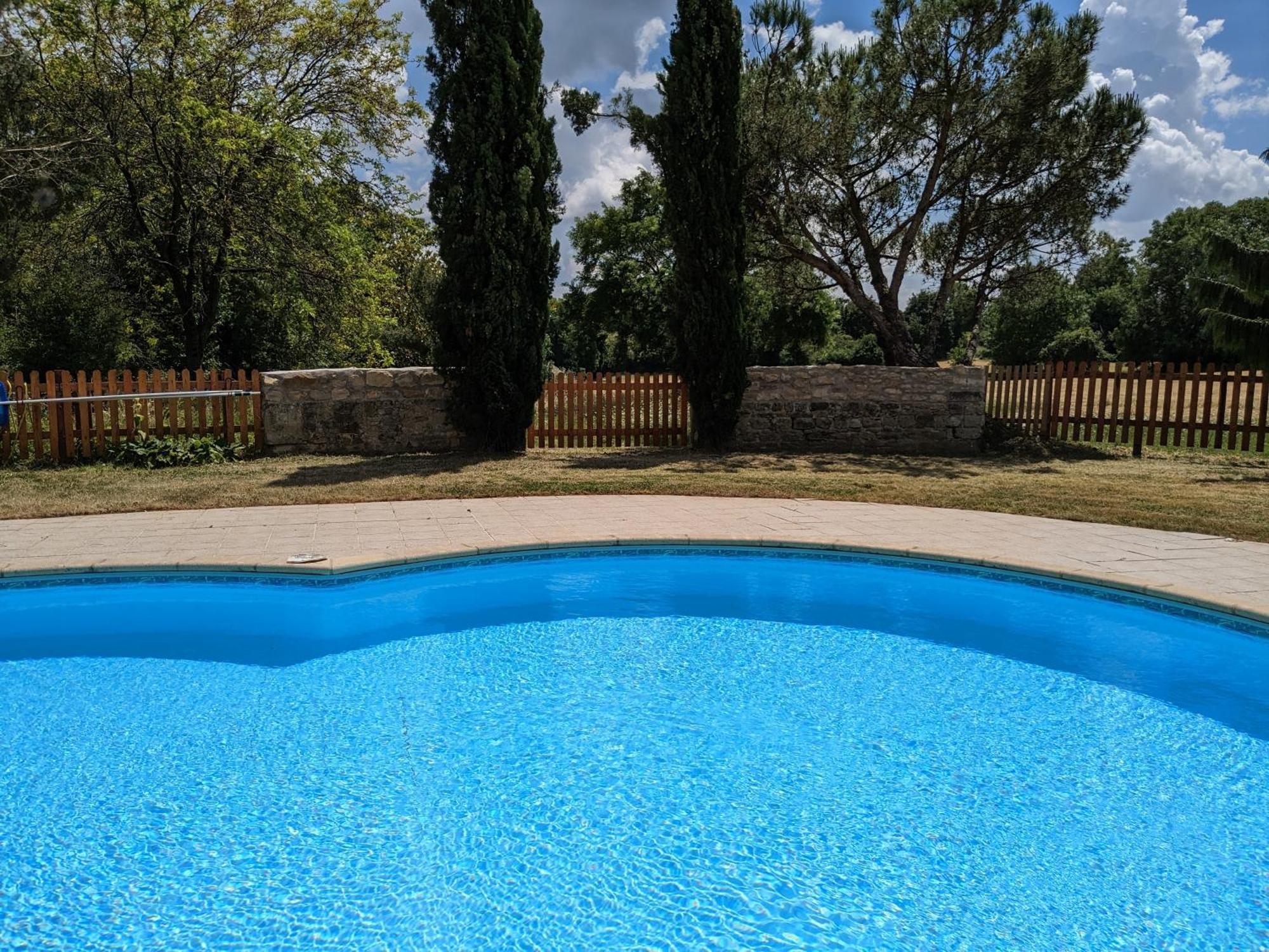 3 Self-Contained Gites With Pool And Games Room Saint-Georges-de-Noisné Exteriér fotografie